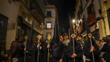 Mañana de Jueves Santo y Viernes Santo Madrugada.