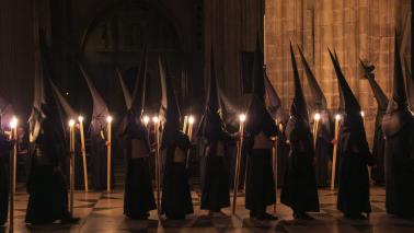 Reunión preparatoria para los hermanos que realizarán su primera Estación de Penitencia en 2026